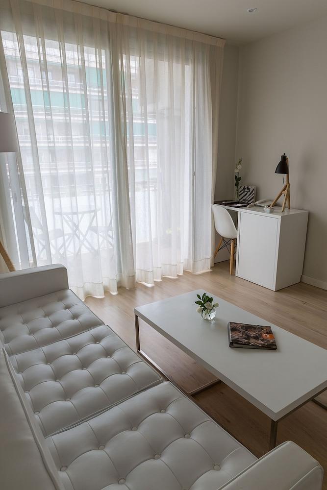 Apartamentos Turisticos Madanis L'Hospitalet de Llobregat Eksteriør billede
